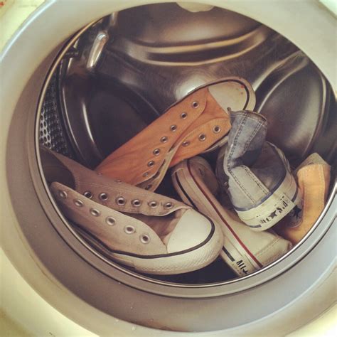 can you put converse in the washing machine.